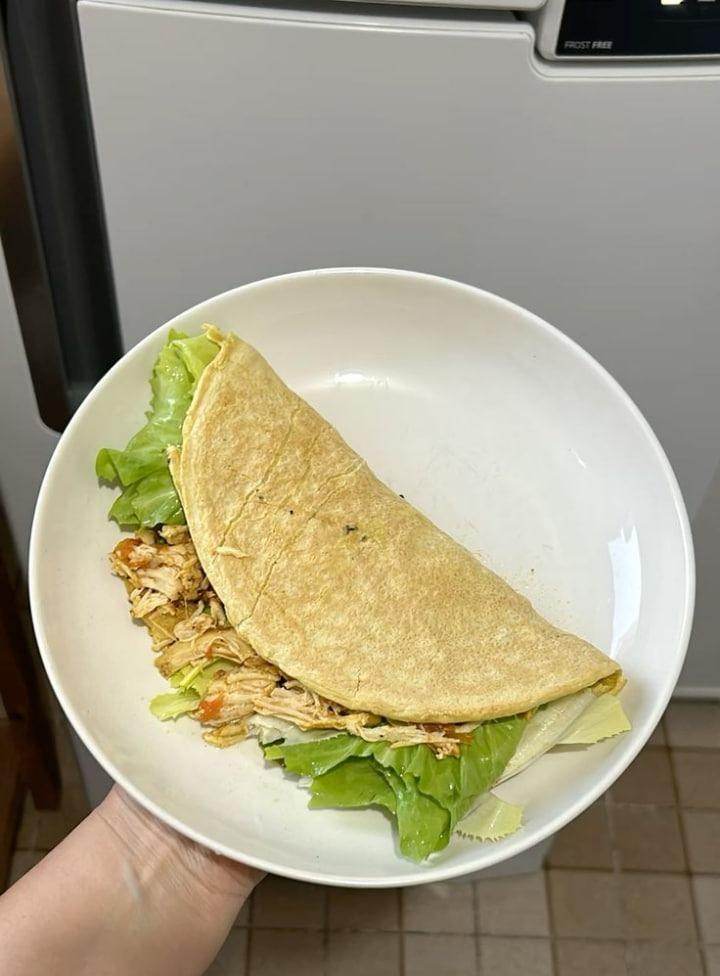 Wrap de frango com salada